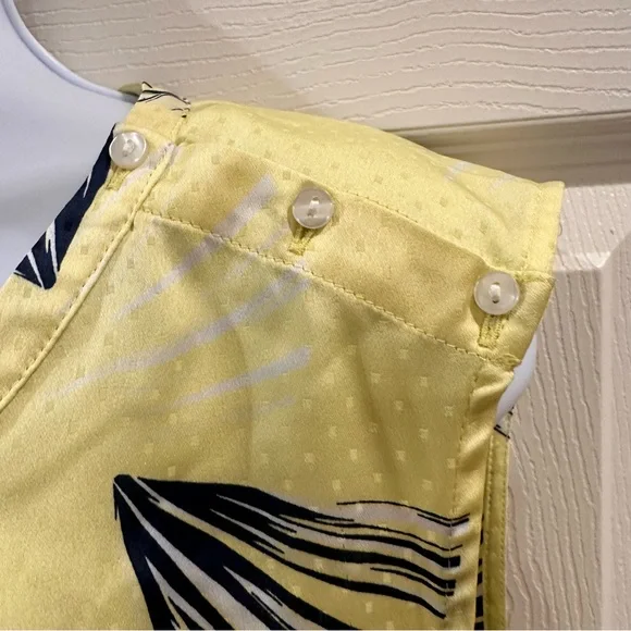 Ann Taylor Factory Yellow Blouse W/ Blue and White Abstract Flowers Sleeveless - Picture 2 of 5